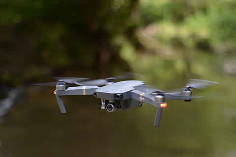 drone, kamera, bevægelse, flyvende, ingen mennesker, fokus på forgrunden, luftfartøj, dag, transportmidler, militær, teknologi, Midt i luften, overvågning, natur, transportform, selektiv fokusering, udendørs, futuristisk, sikkerhed, luftvåben, tæt på, fly, 5K, CC0, offentligt domæne, royaltyfrie