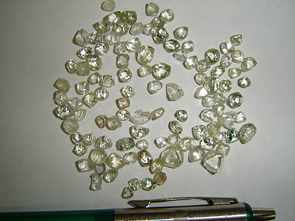 Fragment, decosssssr, usos dfe, drinnen, große gruppe von gegenständen, Schmuck, Studioaufnahme, Reichtum, keine Leute, glänzend, grauer Hintergrund, Nahansicht, Fülle, Edelstein, grau, Halskette, Finanzen, Luxus, Geschäft, Stillleben, silberfarben, direkt darüber, Perlenschmuck, 1080P, CC0, gemeinfrei, lizenzfrei