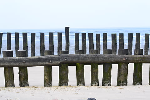 strand, beskyttelse, sikkerhed, himmel, vand, hav, jord, hegn, ingen mennesker, barriere, skyfri himmel, grænse, dag, træ - materiale, natur, horisont over vand, ro, rolig scene, horisont, udendørs, træ post, 4K, CC0, offentligt domæne, royaltyfrie