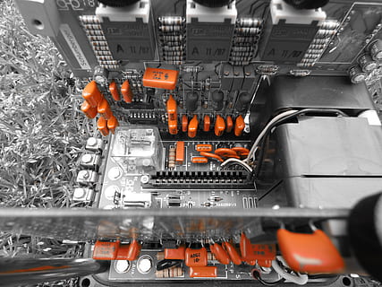 elettronica, piastrina, componenti elettronici, industria, colore arancione, tecnologia, avvicinamento, metallo, nessuno, complessità, connessione, linea di produzione, in casa, attrezzatura, macchinario, attività commerciale, scheda di circuito, fabbrica, industria elettronica, elettricità, cavo, modo di trasporto, mezzi di trasporto, server di rete, 4K, CC0, dominio pubblico, privo di copyright