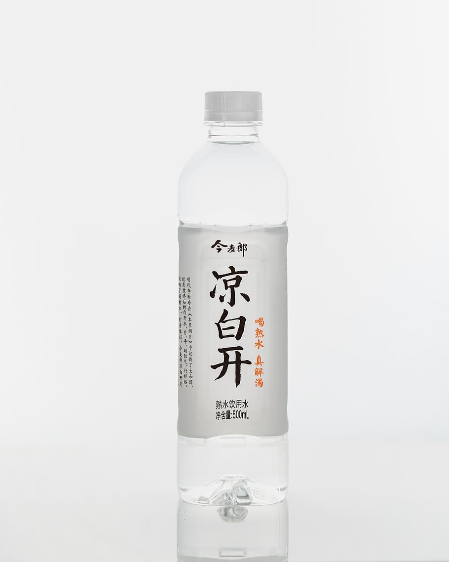 ampolla de plàstic transparent, ampolla, agitador, beure, mae, winnipeg, Canadà, begudes, alcohol, sake, purificat, reflexió, disseny, blanc, simple, simplista, un color, minimalista, estiu, menjar i begudes, gris, tir de l'estudi, contenidor, a l'interior, fons blanc, text, primer pla, etiqueta, comunicació, salut i medicina, vidre - material, guió occidental, transparent, cap gent, natura morta, menjar i beguda, aigua, Color blanc, còpia espai, 4K