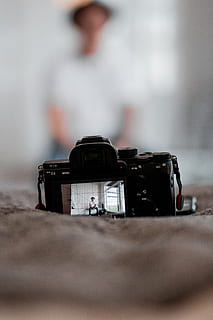 kamera dslr, kamera, elektronik, orang, manusia, Kanada, edmonton, juru potret, tali, kamera digital, melalui kamera, produk, model, pemotretan, potret, sony alpha, pencipta konten, sony a7iii, konten, gambar, seri sony, tema fotografi, kamera - peralatan fotografi, peralatan fotografi, fokus selektif, teknologi, memotret, pendudukan, satu orang, aktivitas, merapatkan, memegang, dalam ruangan, dewasa, lensa - alat optik, warna hitam, laki-laki, kamera slr, 4K, CC0, domain publik, bebas royalti