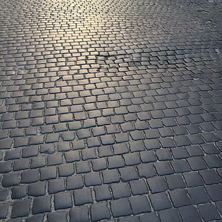 patroon, structuur, trottoir, oppervlakte, textiel, lappen, reflectie, zonsondergang, straat, stad, achtergronden, volledig kader, geen mensen, hoge hoekmening, voetpad, getextureerde, herhaling, straatkei, dag, ontwerp, vorm, arrangement, buitenshuis, in een rij, grijs, steen, natuur, straatsteen, oppervlakteniveau, 1080P, CC0, publiek domein, royaltyvrij