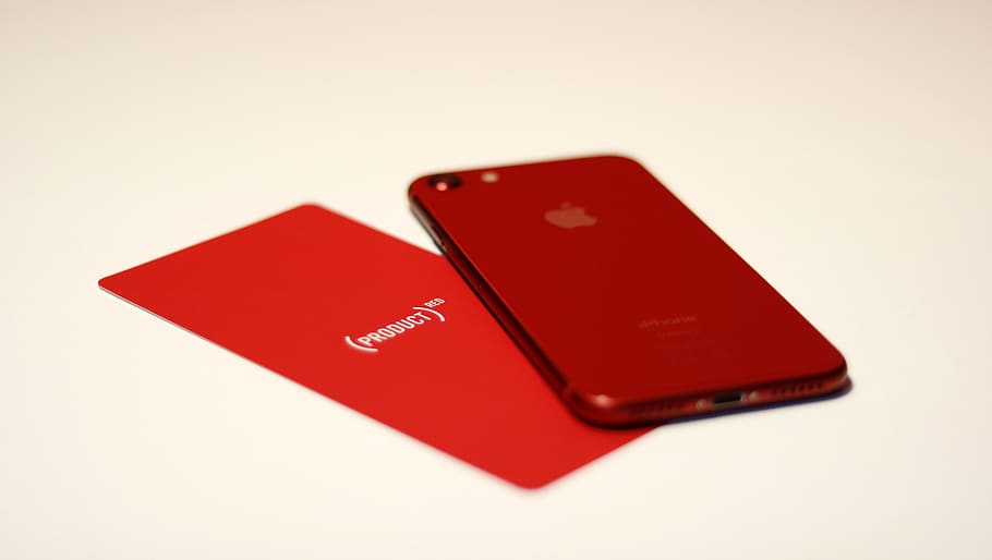 iphone, iphone 8, vermell, primer pla, tir de l'estudi, comunicació, a l'interior, connexió, cap gent, tecnologia sense fils, tecnologia, dos objectes, sol objecte, fons blanc, fons de colors, telèfon intel·ligent, Internet, xarxa d’ordinadors, text, dispositiu d’informació portàtil, ombra, tallar, comunicacions globals, 5K