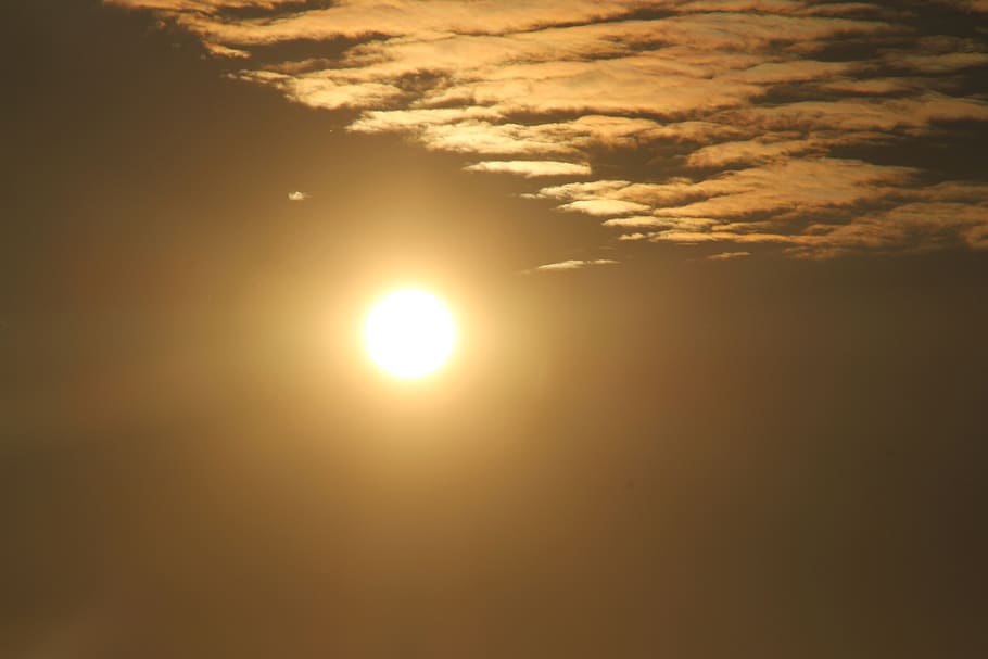 sol, núvol, cel, vermell, brilli, escenics - natura, núvol - cel, bellesa a la natura, posta de sol, tranquil·litat, llum solar, escena tranquil·la, cap gent, idíl·lic, naturalesa, color taronja, a l'aire lliure, brillant, vista d’angle baix, silueta, groc, cloudscape, majestuós, lluminós, 5K