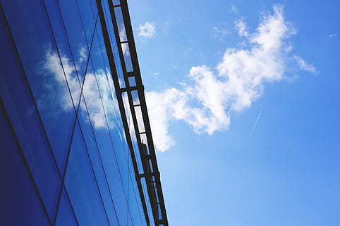 costruzione, cielo, riflessione, budapest, nuvola - cielo, blu, Inquadratura dal basso, natura, nessuno, barca a vela, giorno, all'aperto, architettura, struttura costruita, mezzi di trasporto, connessione, industria, luce del sole, cavo, andare in barca, albero, metallo, modo di trasporto, Alimentazione elettrica, direttamente sotto, sartiame, 1080P, CC0, dominio pubblico, privo di copyright