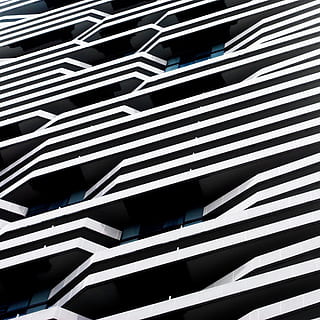 die Architektur, Gebäude, Infrastruktur, gestreift, Muster, keine Leute, Vollbild, Hintergründe, Tag, gebaute Struktur, Sonnenlicht, Nahansicht, Gebäudehülle, Schatten, Natur, draußen, Textil-, Wiederholung, Design, Stadt, Detail, in einer Reihe, 1080P, CC0, gemeinfrei, lizenzfrei