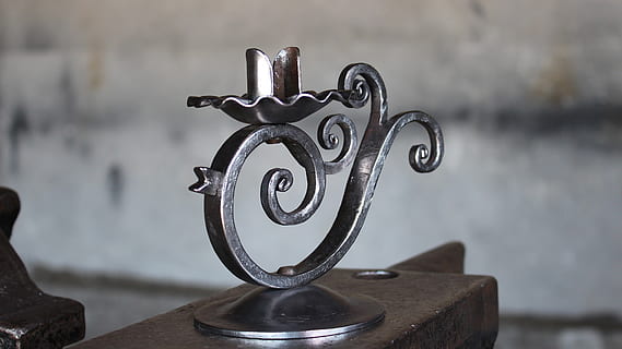 Metall, schmieden, Schmiede, Feuer, Fokus auf den Vordergrund, keine Leute, Nahansicht, Maschinen, rostig, alt, Tag, gestalten, Design, Maschinenteil, Ausrüstung, draußen, Antiquität, Nummer, Kreis, einzelnes Objekt, Geschichte, 1080P, CC0, gemeinfrei, lizenzfrei