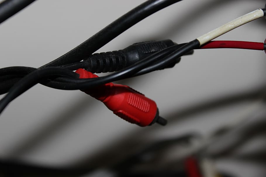 kabel, ukončení kabelu, proud, napájecí kabel, technologie, zástrčka, elektrik, elektrické vedení, elektřina, elektricky, audio kabel, Zvuk, Červené, detail, zaměřit se na popředí, Černá barva, uvnitř, nikdo, selektivní zaměření, spojení, stálý život, bezpečnostní, ochrana, umělecká kultura a zábava, den, studio shot, závěsný, boxerské rukavice, bezpečnost, domácí kutily, 5K