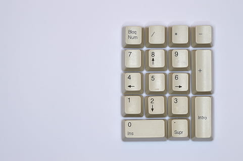 Technologie, Nummer, Tastatur, Computer, Text, Schlüssel, Taste, Symbol, Alphabet, Hintergrund, Charakter, Geschäft, Internet, Ansatz, Typografie, Brief, Kommunikation, Mensaje, pc, Konzept, online, Netzwerk, global, modern, technisch, elektronisch, Handel, kreativ, Computer Tastatur, Computerausrüstung, Studioaufnahme, Computerschlüssel, Verbindung, drinnen, Computerteil, keine Leute, weißer Hintergrund, Einfachheit, ausgeschnitten, Nahansicht, kopieren sie platz, High Angle View, einzelnes Objekt, 5K, CC0, gemeinfrei, lizenzfrei