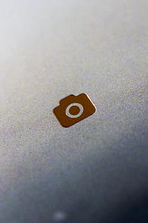 icoană, siglă, aur, bokeh, estompa, , emblemă, text, ampersand, alfabet, nici o persoana, a închide, număr, selectiv, în interior, un singur obiect, formă, zi, proiecta, cadru complet, natură moartă, natură, metal, fața smiley antropomorfă, zâmbitor, emoţie, argintiu colorat, 5K, CC0, domeniu public, fără drepturi de autor