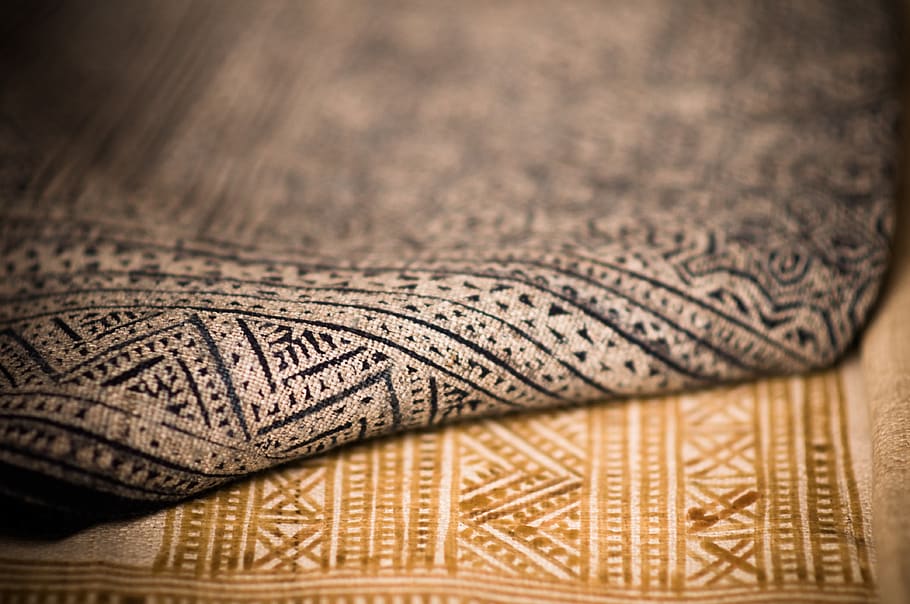 drap, patró, imprimir, disseny, textura, tèxtil, teixit, obra d'art, material, tradicional, a l'interior, primer pla, cap gent, creativitat, artesania, llana, material de fusta, art i artesania, enfocament selectiu, antiguitat, història, natura morta, fons, indústria tèxtil, el passat, 4K