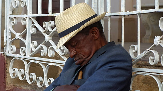 Humain, Cuba, une personne, adulte, Vrais gens, Vêtements, chapeau, modes de vie, portrait, architecture, adulte majeur, Hommes, mâles, adulte mature, photo du visage, journée, se concentrer sur le premier plan, regardant, en plein air, regarder ailleurs, hommes matures, contemplation, 5K, CC0, domaine public, libre de droits