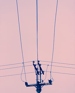 pilkas elektrinis postas, kabelis, elektros laidai, elektros perdavimo bokštas, naudingumo polius, rožinis, suskaidytas, tonas, mėlyna, saulėlydis, saulėgrįža, elektrinis, viela, minimalus, paštu, fonas, namas, kotedžas, būsto, pastatas, miesto, elektros energijos, dangus, nėra žmonių, technologijos, žemas kampo vaizdas, transportavimas, jėgos linija, pobūdį, ryšį, maitinimo šaltinis, lauke, švarus dangus, transporto būdas, keltuvas, dieną, kuro ir energijos gamyba, metalo, 4K, CC0, Viešasis domenas, nemokamai