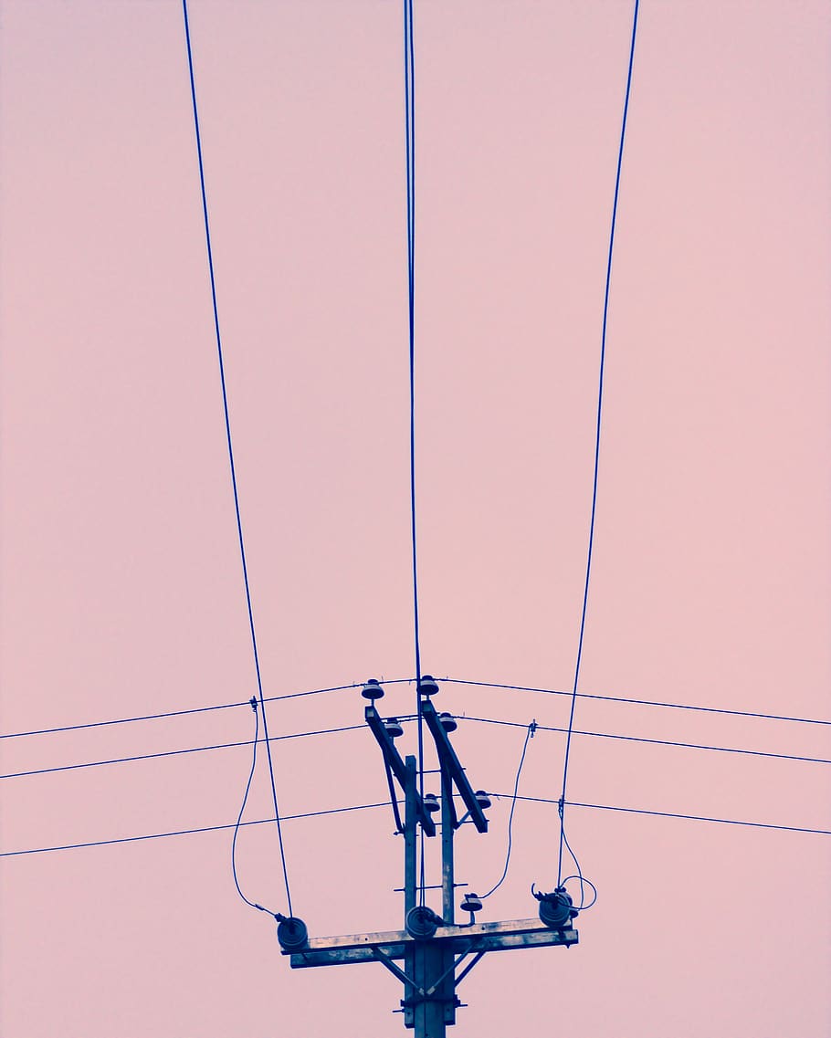 post elèctric gris, cable, línies elèctriques, torre de transmissió elèctrica, pal d’utilitat, rosa, dividir, to, blau, posta de sol, solstici, elèctric, mínim, publicació, fons, casa, casa de camp, habitatge, edifici, urbà, electricitat, cel, cap gent, tecnologia, vista d’angle baix, transport, línia elèctrica, naturalesa, connexió, Font d'alimentació, a l'aire lliure, cel clar, manera de transport, telecadira, dia, telefèric, generació de combustible i energia, metall, 4K
