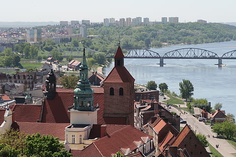 Senamiestis, tiltas, upė, pastatyta struktūra, architektūra, pastato išorė, pastatas, miestas, vanduo, dieną, medis, aukšto kampo vaizdas, stogas, nėra žmonių, gyvenamasis rajonas, religija, pobūdį, garbinimo vieta, augalų, kelionės tikslai, lauke, miesto vaizdą, dangoraižis, spire, arkos tiltas, 5K, CC0, Viešasis domenas, nemokamai