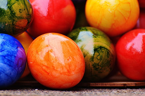 Paști, oua de Paste, colorat, Paste Fericit, ou, culoare, alimente, mancare si bautura, mâncat sănătos, bunăstare, prospeţime, fruct, nici o persoana, a închide, vegetal, roșu, multi colorate, natură moartă, grup de obiecte, variație, alegere, zi, în aer liber, să se concentreze asupra primelor elemente, culoare portocalie, creativitate, copt, 5K, CC0, domeniu public, fără drepturi de autor
