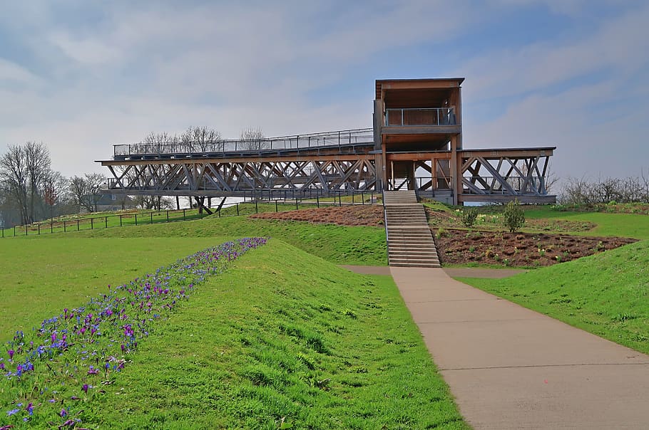 herba, cel, horitzontal, pressa, núvol, parc, Koblenz, plataforma d’observació, ehrenbreitstein, lluny, Mosel, Rin, fortalesa, sachsen, racó alemany, perspectiva, edifici, turisme, fortalesa ehrenbreitstein, atracció turística, vista, planta, arquitectura, estructura construïda, naturalesa, color verd, terra, pont, dia, núvol - cel, connexió, creixement, sendera, pont - estructura feta per l'home, camp, bellesa a la natura, cap gent, flor, exterior de l'edifici, a l'aire lliure, porpra, 5K