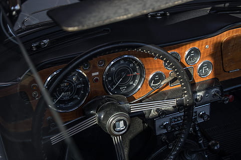 automatinis, triumfas, oldtimer, prietaisų skydelis, kabina, vaizdo instrumentai, tachometras, spidometras, transporto priemonė, vairuoti, transporto sistema, transportavimas, transporto būdas, automobilis, Iš arti, motorinė transporto priemonė, nėra žmonių, sausumos transporto priemonė, valdymo pultą, transporto priemonės interjeras, patalpose, technologijos, kontrolė, retro stiliaus, automobilio interjeras, metalo, dieną, atrankinis dėmesys, ratas, prabanga, 4K, CC0, Viešasis domenas, nemokamai