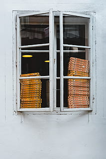 Home decor, finestra, porta, český krumlov, Repubblica Ceca, ombra della finestra, tenda, otturatore, scatola di pizza, finestra della pizza, scatole per pizza, bianca, consegna della pizza, consegna del cibo, Pizza, mensola, lattina, mattone, parete, alluminio, esterno dell'edificio, architettura, struttura costruita, costruzione, nessuno, giorno, Aperto, all'aperto, caratteristica della parete, vetro - materiale, quartiere residenziale, Casa, chiuso, Entrata, trasparente, riflessione, natura, telaio della finestra, 4K, CC0, dominio pubblico, privo di copyright
