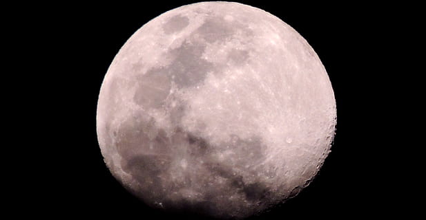måne, nat, nocturne, astronomi, plads, himmel, måneoverfladen, natur, planetmåne, rumudforskning, tæt på, udforskning, geometrisk form, ingen mennesker, cirkel, skønhed i naturen, form, scenics - natur, opdagelse, fuldmåne, udendørs, mørk, astrologi, sort baggrund, rum og astronomi, måneskin, 4K, CC0, offentligt domæne, royaltyfrie