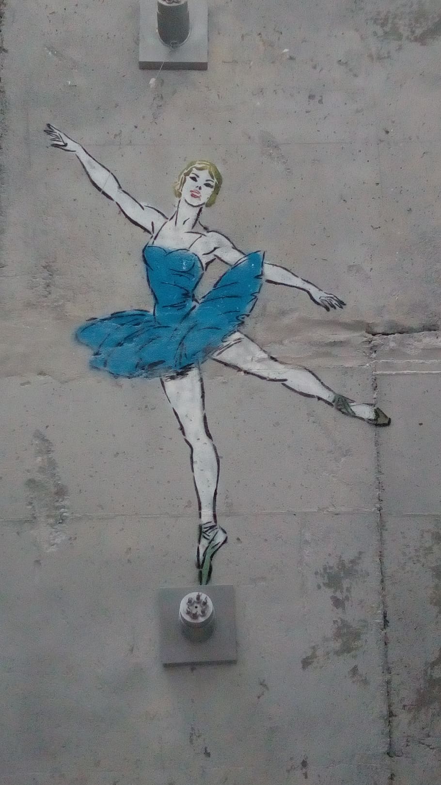 dansa, ballarina, mural, creativitat, contrast, disseny, art, ciment, fragilitat, fortalesa, equilibri, concret, èxit, esforç, representació, cap gent, representació humana, art i artesania, a l'interior, funció de construcció de parets, semblança masculina, blau, semblança femenina, fauna animal, paret, primer pla, artesania, natura morta, artificial, dia, color turquesa, 4K