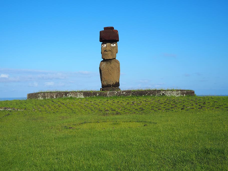 moai, Velikonoční ostrov, Chile, tráva, přistát, pole, rostlina, nebe, zelená barva, Příroda, den, nikdo, životní prostředí, krajina, modrý, zásobník, venku, klidné scény, růst, scenics - příroda, klid, krása v přírodě, stavba, 4K