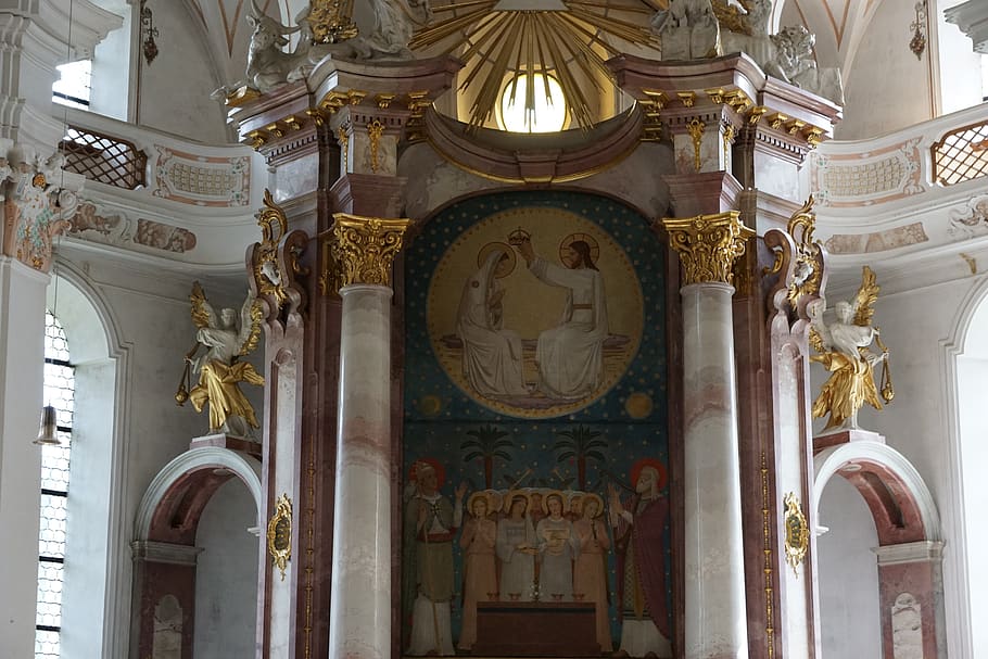beuron, monestir, arquitectura, Alemanya, creença, espiritualitat, estructura construïda, lloc de culte, religió, edifici, a l'interior, vista d’angle baix, representació humana, representació, art i artesania, cap gent, sostre, destinacions de viatge, arc, columna arquitectònica, ornamentat, altar, mural, 5K