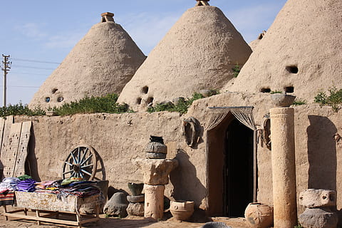 urfa, harran, cúpula, arquitectura, estructura construïda, història, el passat, naturalesa, exterior de l'edifici, llum solar, art i artesania, dia, cap gent, edifici, antic, destinacions de viatge, viatjar, a l'aire lliure, sòlid, cel, muntanya, civilització antiga, turisme, arqueologia, 5K, CC0, domini públic, lliure de regalies
