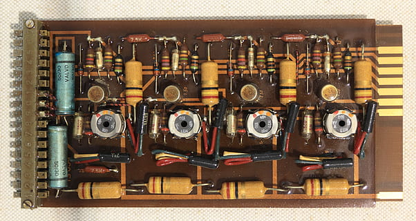 ordinateur, Matériel, pcb, imprimé, circuit, planche, Konrad Zuse, La technologie, à l'intérieur, personne, équipement, style rétro, lien, culture artistique et divertissement, la musique, grand groupe d'objets, choix, variation, fermer, équipement audio, matériel d'enregistrement sonore, antique, Industrie électronique, industrie, dans une rangée, le passé, composant électrique, équipement électrique, 4K, CC0, domaine public, libre de droits