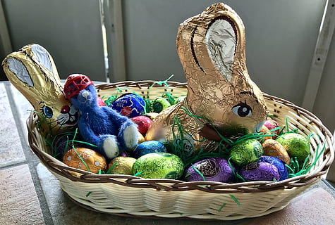 Pascua de Resurrección, cesta, liebre, Conejo, envase, huevo de Pascua, multi color, Arte y artesanía, huevo, representación, vacaciones, representación animal, creatividad, naturaleza muerta, celebracion, arte, nadie, conejo de Pascua, adentro, decoración, 2K, CC0, dominio público, libre de derechos