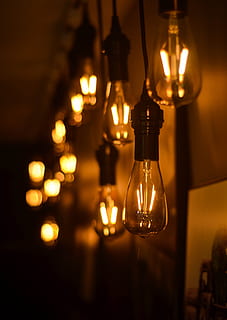 Bokeh, Beleuchtung, Cafe, Lichtanlage, die Glühbirne, Elektrizität, beleuchtet, Glas - Material, drinnen, Glühfaden, Fokus auf den Vordergrund, elektrisches Licht, glühend, Licht, Nahansicht, keine Leute, hängend, elektrische Lampe, transparent, Nacht-, dunkel, Kraftstoff- und Stromerzeugung, Technologie, Netzteil, 4K, CC0, gemeinfrei, lizenzfrei