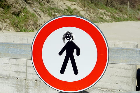 scut, amuzant, avertizare, risc, semn, cerc, comunicare, îndrumare, formă, roșu, indicator, geometrică, drum, informație, zi, semn de avertizare, reprezentare umană, a închide, simbol, culoare neagră, reprezentare, semn de informație, nici o persoana, transport, în aer liber, 5K, CC0, domeniu public, fără drepturi de autor