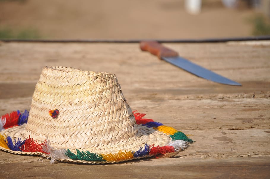 pălărie, marocan, lovitură, a închide, să se concentreze asupra primelor elemente, îmbrăcăminte, nici o persoana, artă și sculptură, zi, în aer liber, natură, natură moartă, lână, ambarcațiune, lemn - material, textil, model, creativitate, cuțit - arma, om obiect făcut, selectiv, omul făcut, sombrero, accesoriu personal, 4K