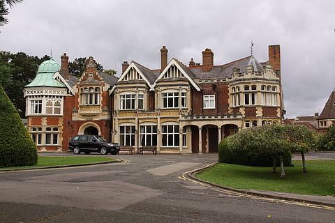 bletchley park, turin, bombe, cypher, codebreak, architecture, building exterior, built structure, building, residential district, sky, mansion, house, nature, the past, history, plant, grass, no people, day, cloud - sky, facade, window, arch, lawn, luxury, government, 4K, CC0, public domain, royalty free