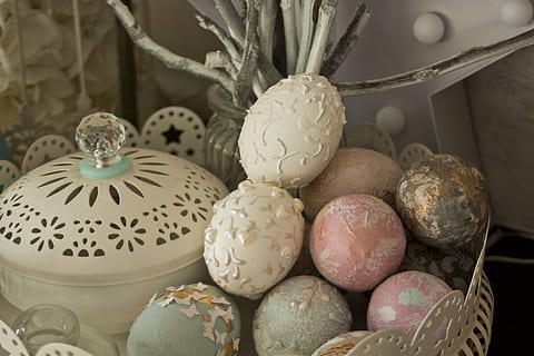 Essen, Farbe, Ostern, wie, Korb, Ostereier, Ei, Eier, Dekoration, Frühling, farbig, Osterei, Weihnachtsdekoration, die tradition von, Ostern-Symbol, Brauch, Weihnachtsschmuck, die kunst der, Handwerk, Stillleben, Lebensmittel, Essen und Trinken, drinnen, keine Leute, Nahansicht, Feier, Container, Design, Wahl, Muster, Frische, Variation, Kunst und Handwerk, High Angle View, Urlaub, Blumenmuster, 4K, CC0, gemeinfrei, lizenzfrei