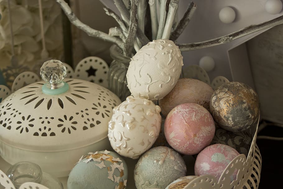 Essen, Farbe, Ostern, wie, Korb, Ostereier, Ei, Eier, Dekoration, Frühling, farbig, Osterei, Weihnachtsdekoration, die tradition von, Ostern-Symbol, Brauch, Weihnachtsschmuck, die kunst der, Handwerk, Stillleben, Lebensmittel, Essen und Trinken, drinnen, keine Leute, Nahansicht, Feier, Container, Design, Wahl, Muster, Frische, Variation, Kunst und Handwerk, High Angle View, Urlaub, Blumenmuster, 4K