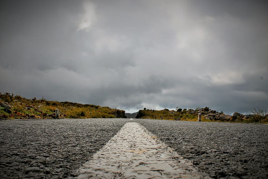 carretera, ennuvolat, sense fi, cel, núvol - cel, naturalesa, núvol, cap gent, direcció, el camí a seguir, escenics - natura, bellesa a la natura, tranquil·litat, medi ambient, núvol de tempesta, planta, arbre, tempesta, a l'aire lliure, dia, transport, pluja, nivell superficial, 4K