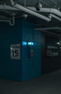 gară, vehicul, Terminal, tren, transport, auto, mașină, metrou, avioane, elicopter, coridor, cameră, în interior, clinică, loc de parcare, parcare, avion, laborator, închisoare, oraș, comunicare, semn, iluminat, arhitectură, text, transport public, informație, construită, semn de informație, nici o persoana, western script, arrow simbol, îndrumare, statie de metrou, montare pe perete, simbol, mijloc de transport, tavan, ușoară, lumina fluorescenta, 5K, CC0, domeniu public, fără drepturi de autor