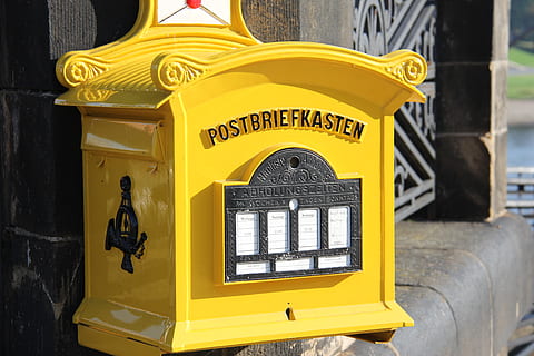 cutie poștală, post, vechi, galben, comunicare, text, zi, nici o persoana, arhitectură, western script, construită, cabina telefonica, a închide, telefon, non-western script, scenariu, reprezentare, în aer liber, semn, montare pe perete, să se concentreze asupra primelor elemente, exteriorul clădirii, 5K, CC0, domeniu public, fără drepturi de autor