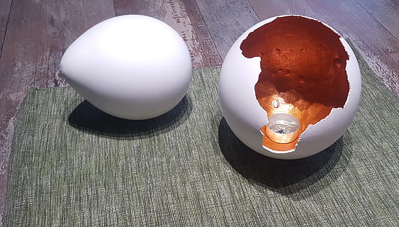 diy, shell, closca d'ou, or, verd blau, Pasqua, fet a mà, concret, vela, candelabro, deco, decoracions de taula, closca de formigó, blanc, shabby chic, color de cera, humor, festiu, vell, art, regal, fàbrica d’artesania, pasatemps, regalar, decoració, aniversari, objecte, salutació, colorit, guix, fes-ho amb la teva petxina, trencat, modern, eclosionat, color, menjar, menjar i beguda, taula, frescor, a l'interior, vista d’angle alt, esmorzar, ou, cap gent, natura morta, llest per menjar, placa, mida de la porció, benestar, menjar dolç, pa, indulgència, primer pla, menjar poc saludable, temptació, ous, berenar, 2K, CC0, domini públic, lliure de regalies