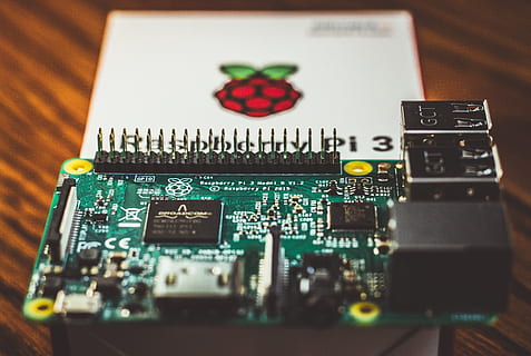 pi frambuesa, tecnología, electrónico, dispositivo, placa de circuito, Chip de computadora, Industria electrónica, equipo, equipo de computadora, industria, nadie, de cerca, computadora, conexión, adentro, complejidad, tarjeta madre, parte de la computadora, comunicación, enfoque selectivo, naturaleza muerta, mesa, número, Componente eléctrico, equipo eléctrico, 4K, CC0, dominio público, libre de derechos