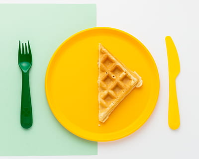kage, kniv, gaffel, mad, vaffel, bestik, mae, Canada, Winnipeg, morgenmad, grøn, gylden, baggrund, bage, bageri, Belgisk, laver mad, lækker, dessert, frisk, gourmet, sund og rask, mad og drikke, plade, sund kost, friskhed, gul, studio skud, ingen mennesker, indendørs, velvære, måltid, frugt, køkkenredskaber, direkte over, spise redskaber, mango frugt, sødt mad, skive, bordkniv, porcelæn, 4K, CC0, offentligt domæne, royaltyfrie