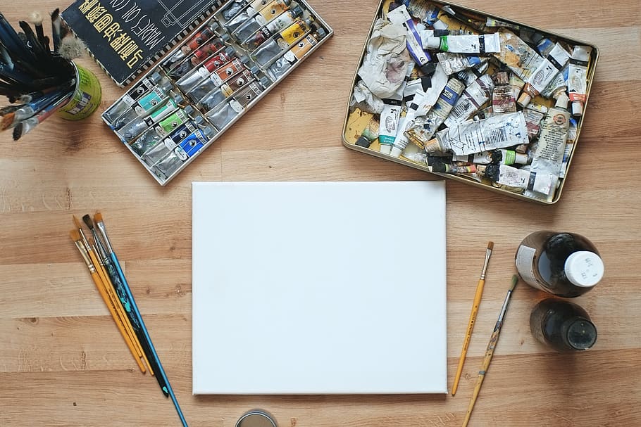 prázdný, plátno, studio, soubor, bílý, falešný, šablona, maketa, tvořivý, materiál, umělecký, rám, olej, malovat, barva, hobby, design, řemeslo, umělecká díla, olejomalba, tvořivost, stůl, dřevo - materiál, uvnitř, velká skupina objektů, vysoký úhel pohledu, přímo nad, papír, stálý život, dřevo, nikdo, kontejner, výběr, podnikání, vydání, variace, rezervovat, štětec, zařízení, 2K