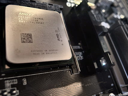 processore, scheda madre, gigabyte, tecnologia, computer, hardware, pc, Intel, portatile, del desktop, braccio, e, la bocca di Leon, hi-tech, metallo, lucidato, finestre, linux, radiatore, argento, avvicinamento, in casa, testo, comunicazione, nessuno, messa a fuoco selettiva, controllo, attività commerciale, sceneggiatura occidentale, natura morta, concentrarsi sulle conoscenze acquisite, numero, cultura artistica e intrattenimento, pannello di controllo, macchinario, vecchio, attrezzatura per la registrazione del suono, 4K, CC0, dominio pubblico, privo di copyright