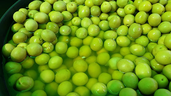 aceituna, alimentación saludable, fotograma completo, comida y bebida, comida, color verde, frescura, bienestar, antecedentes, abundancia, gran grupo de objetos, semilla, naturaleza muerta, vegetal, nadie, Chicharo verde, vista de alto ángulo, Fruta, de cerca, en venta, mercado, 4K, CC0, dominio público, libre de derechos
