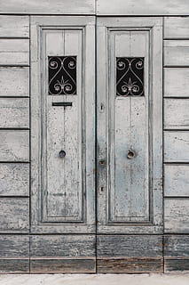 porta tancada, porta, Itàlia, llac garda, fusta, vell, gastat, italià, rústic, angoixat, vintage, ornamentat, finestra, porxo, gerro, planta en test, ceràmica, planta, jar, maó, tancat, entrada, seguretat, material de fusta, protecció, cap gent, estructura construïda, arquitectura, exterior de l'edifici, dia, perilla, edifici, casa, fons, a l'aire lliure, maneta, marc complet, 5K, CC0, domini públic, lliure de regalies
