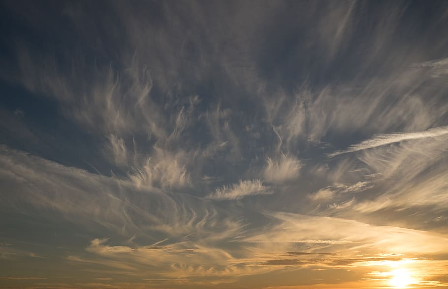 himmel, núvol, solar, núvol - cel, cel, bellesa a la natura, escenics - natura, tranquil·litat, vista d’angle baix, escena tranquil·la, naturalesa, fons, cap gent, posta de sol, idíl·lic, a l'aire lliure, cel dramàtic, marc complet, cloudscape, dia, escena no urbana, meteorologia, Wispy, 4K