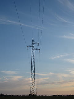 power poles, solnedgang, sky humør, himmel, teknologi, elektricitet, el-pylon, brændstof og elproduktion, strømkabel, kabel, Strømforsyning, forbindelse, sky - himmel, lav vinkel visning, ingen mennesker, natur, udendørs, silhuet, landskab, skønhed i naturen, jord, miljø, kompleksitet, telefonlinje, 1080P, CC0, offentligt domæne, royaltyfrie