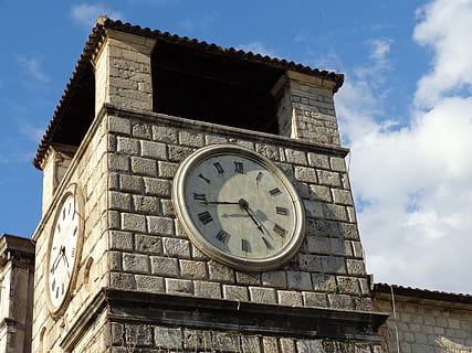 time s, klokke tårn, tårn, bygning, tid, ur, arkitektur, lav vinkel visning, bygget struktur, bygning udvendig, himmel, sky - himmel, ingen mennesker, dag, romertal, uret ansigt, minut hånd, natur, cirkel, historie, gammel, roman, Stenmur, 4K, CC0, offentligt domæne, royaltyfrie
